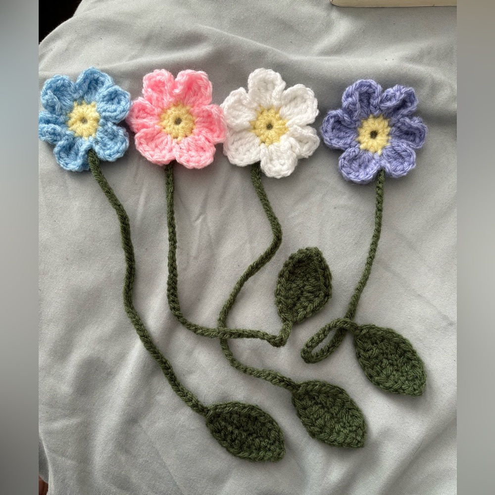 Crochet flower 🌸 bookmarks 📕 pack of 4